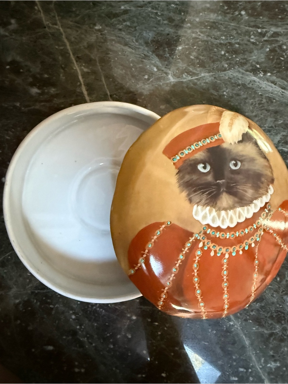 “Isabella Debutante" lidded cat trinket box from the Carol Lew Renaissance Cats